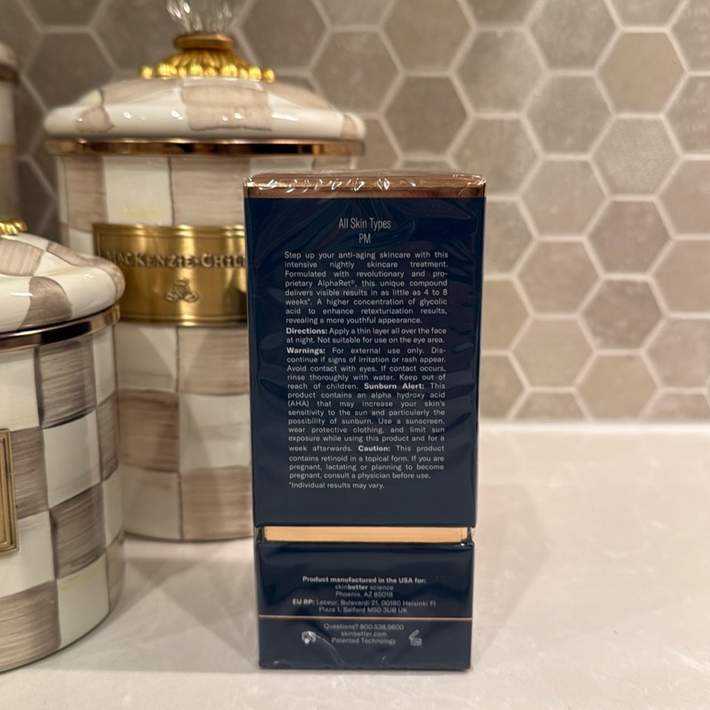 30ML INTENSIVE** ALPHARET OVERNIGHT CREAM BY SKINBETTER SCIENCE - Picture 2 of 4